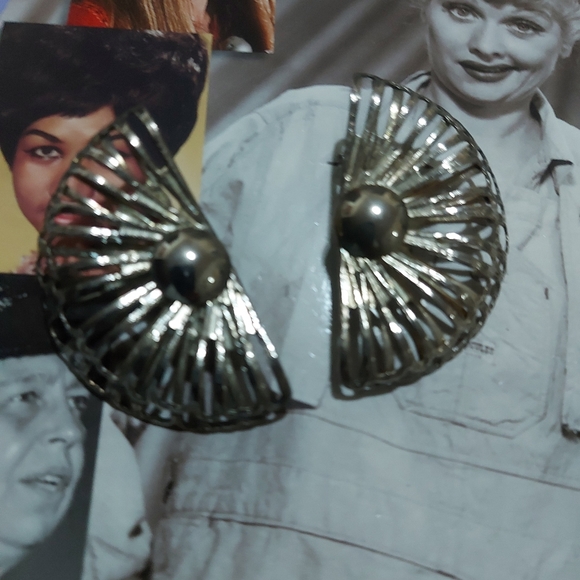 3/$35 Earrings - Picture 3 of 4